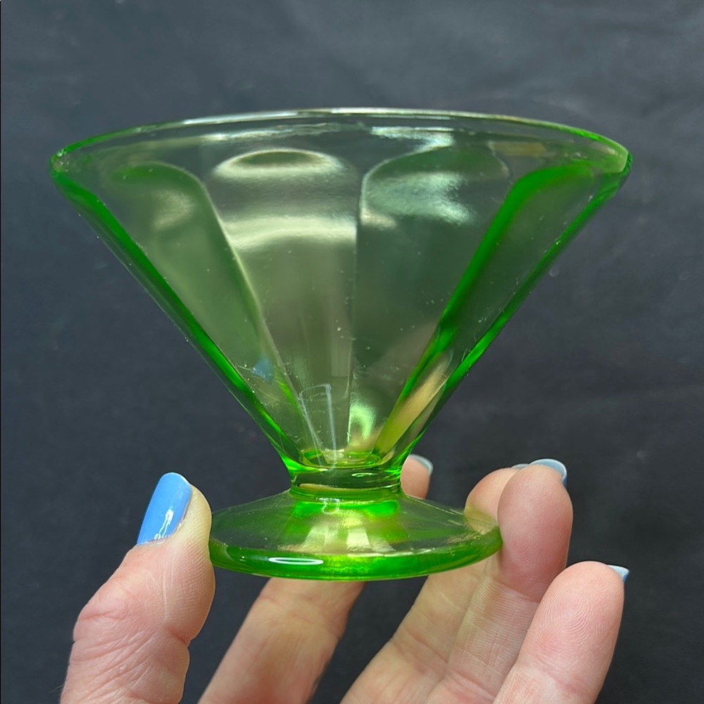 Vaseline Green Glass dessert cup - Picture 4 of 6